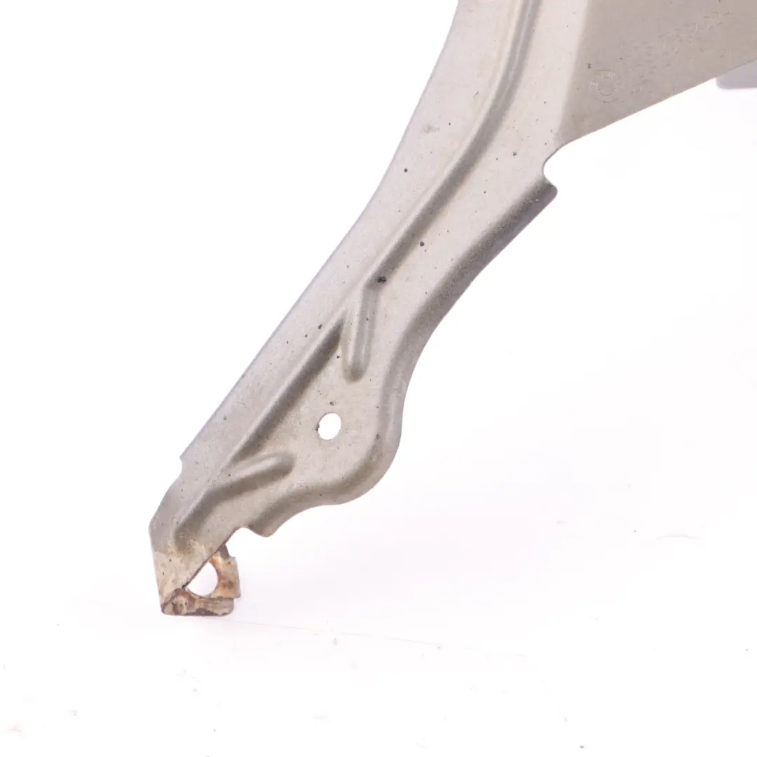 Soporte guardabarros panel delantero derecho Gris espacial A52 7193422 para BMW F07 con número de pieza 7230576 BMW F07 Soporte guardabarros panel delantero derecho Gris espacial A52 7193422 - SKU 7230576-SCG - Número de pieza 7230576