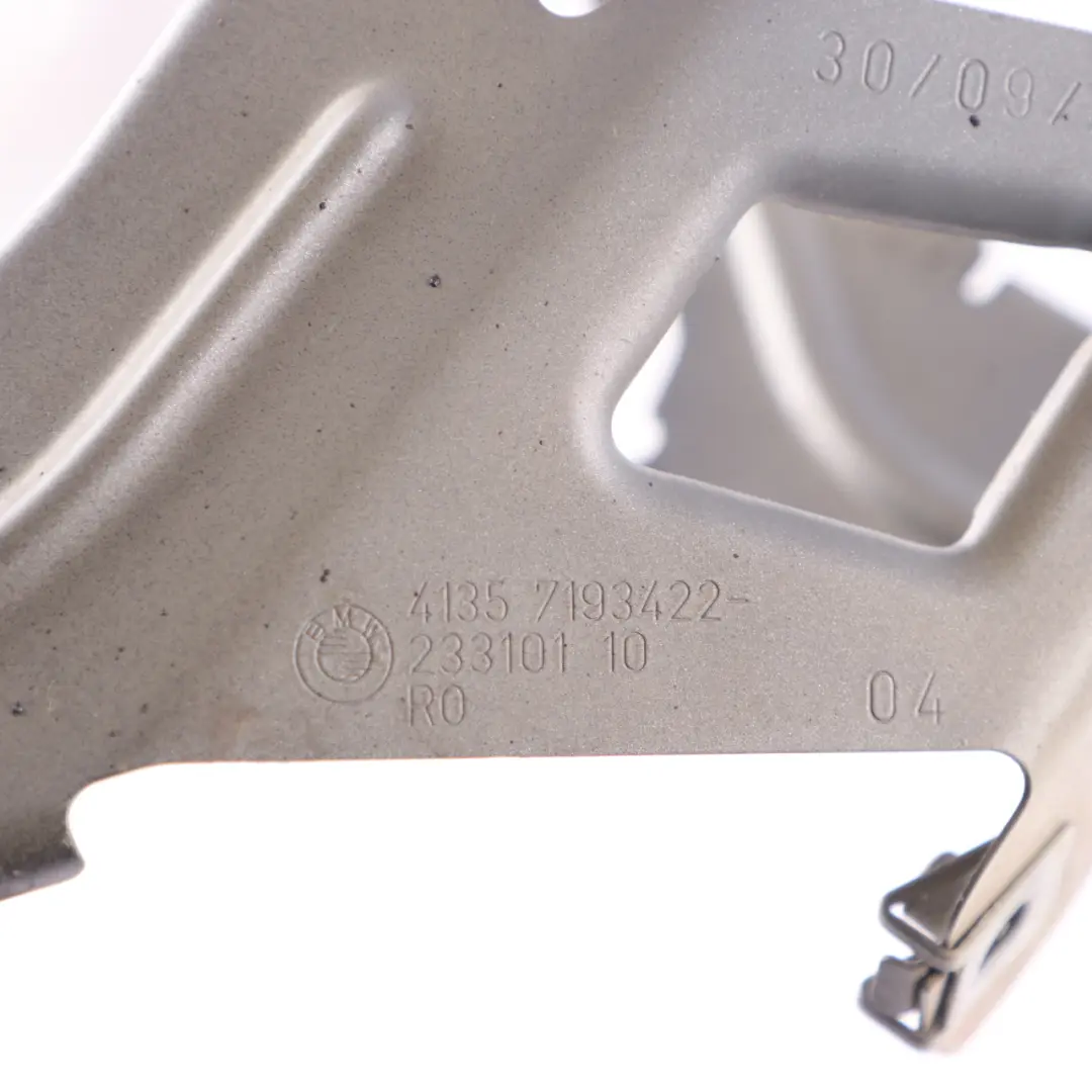 Staffa parafango pannello anteriore destro grigio siderale A52 7193422 per BMW F07 con numero di parte 7230576 BMW F07 Staffa parafango pannello anteriore destro grigio siderale A52 7193422 - SKU 7230576-SCG - Numero di parte 7230576