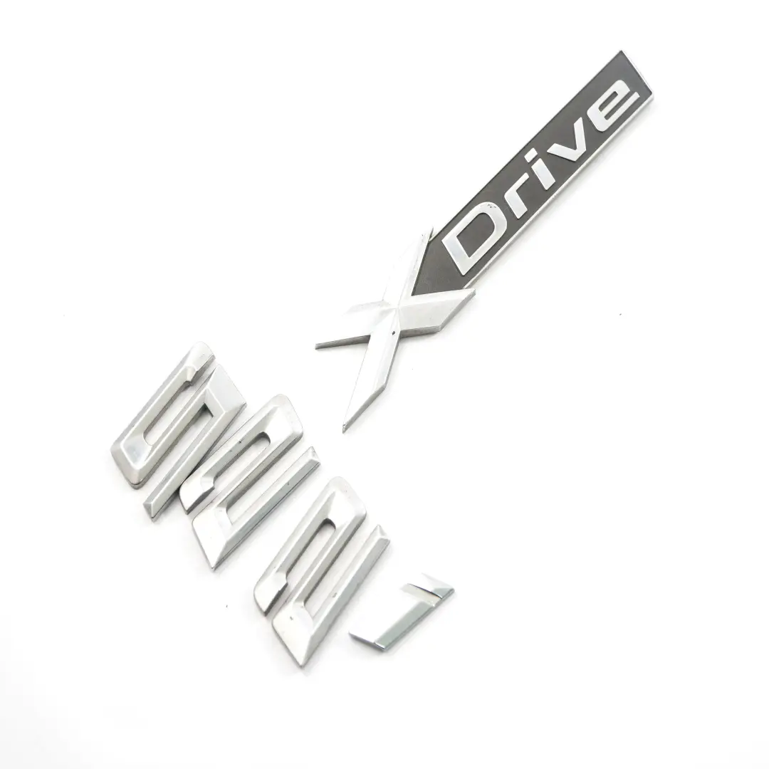 BMW F45 Napis Logo Klapy Bagażnika XDrive 225i 7231550 - SKU 7231550  - Numer Części 7383517