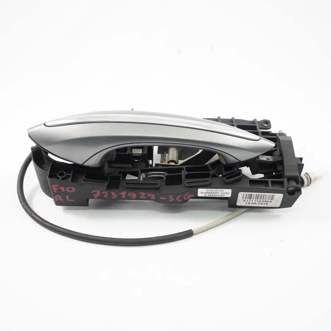 Door Handle Outside Rear Left Spacegrau Metallic Space Grey A52 per BMW F10 F01 con numero di parte 7297439 BMW F10 F01 Door Handle Outside Rear Left Spacegrau Metallic Space Grey A52 - SKU 7231929-SCG - Numero di parte 7297439