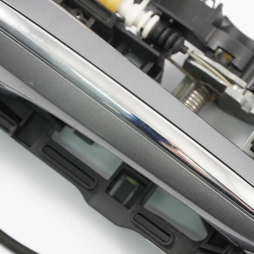 Tirador Puerta Exterior Trasero Izquierdo Gris Espacial Metalizado A52 para BMW F10 con número de pieza 7297439 BMW F10 Tirador Puerta Exterior Trasero Izquierdo Gris Espacial Metalizado A52 - SKU 7231929-SCG - Número de pieza 7297439