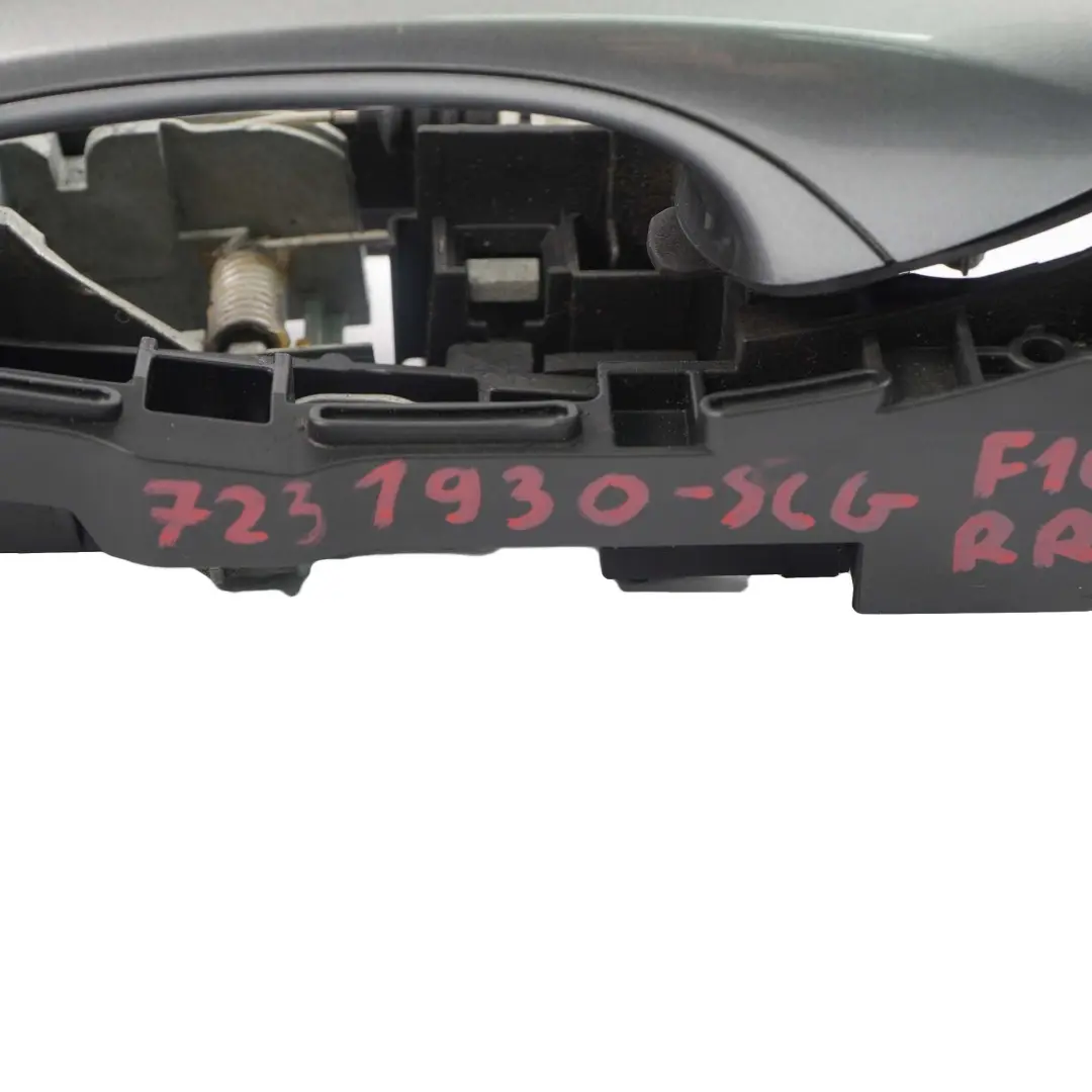 BMW F10 F11 F01 F02 Poignée de porte arrière droite gris sidéral métallisé A52 - SKU 7231930-SCG - Numéro de pièce 7297439
