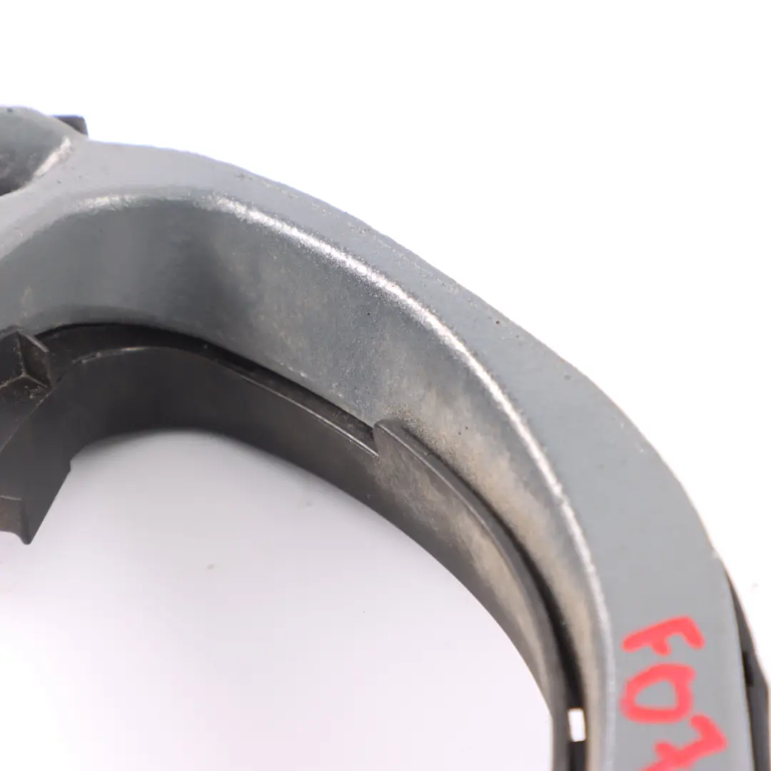  Charnière de coffre BMW F07 GT arrière gauche fond gris espace métallisé - A52 - SKU 7233585-SCG - Numéro de pièce 7233585