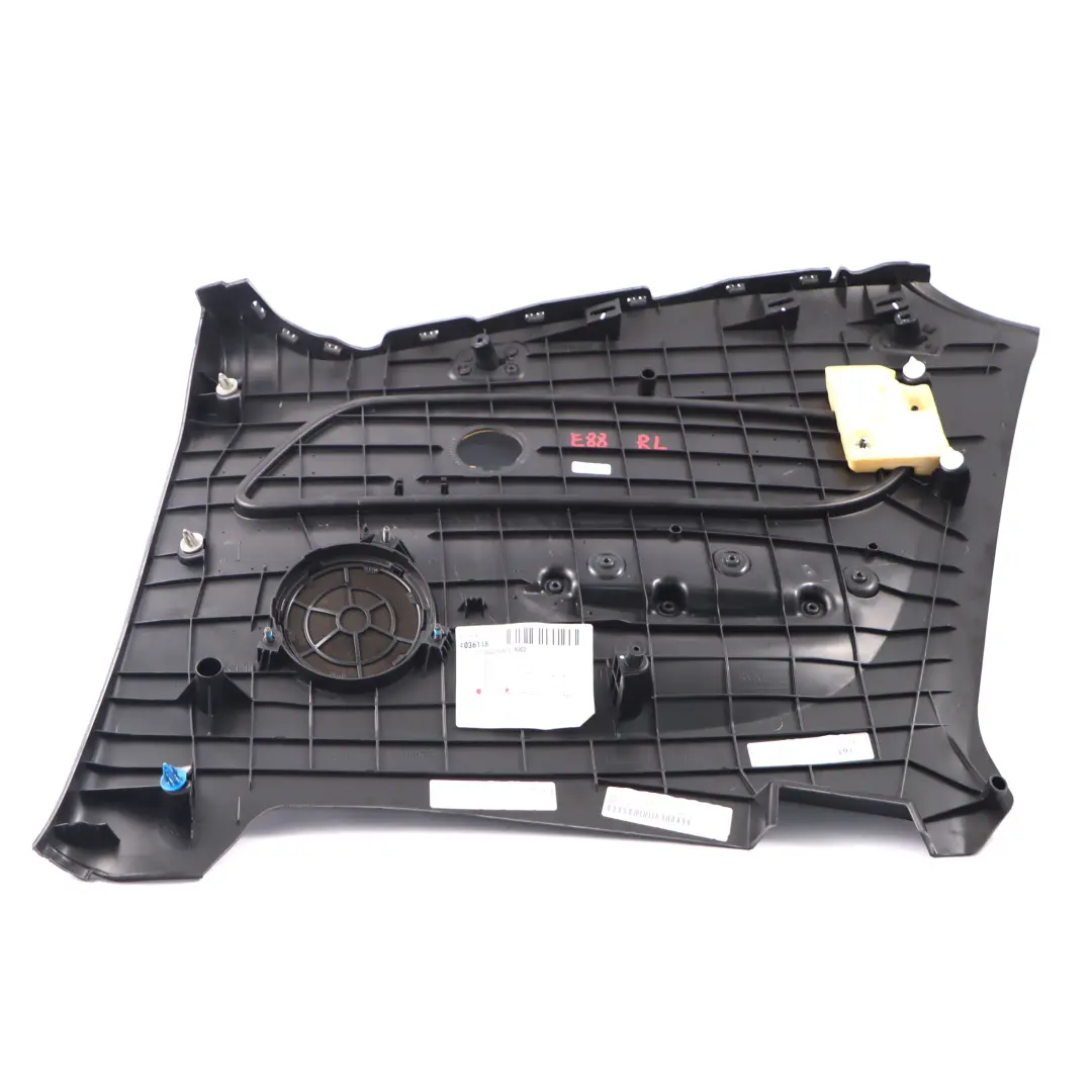 Embellecedor Lateral Trasero Izquierdo Cabrio Cuero Negro para BMW E88 con número de pieza 7234277 BMW E88 Embellecedor Lateral Trasero Izquierdo Cabrio Cuero Negro - SKU 7234277 - Número de pieza 7234277