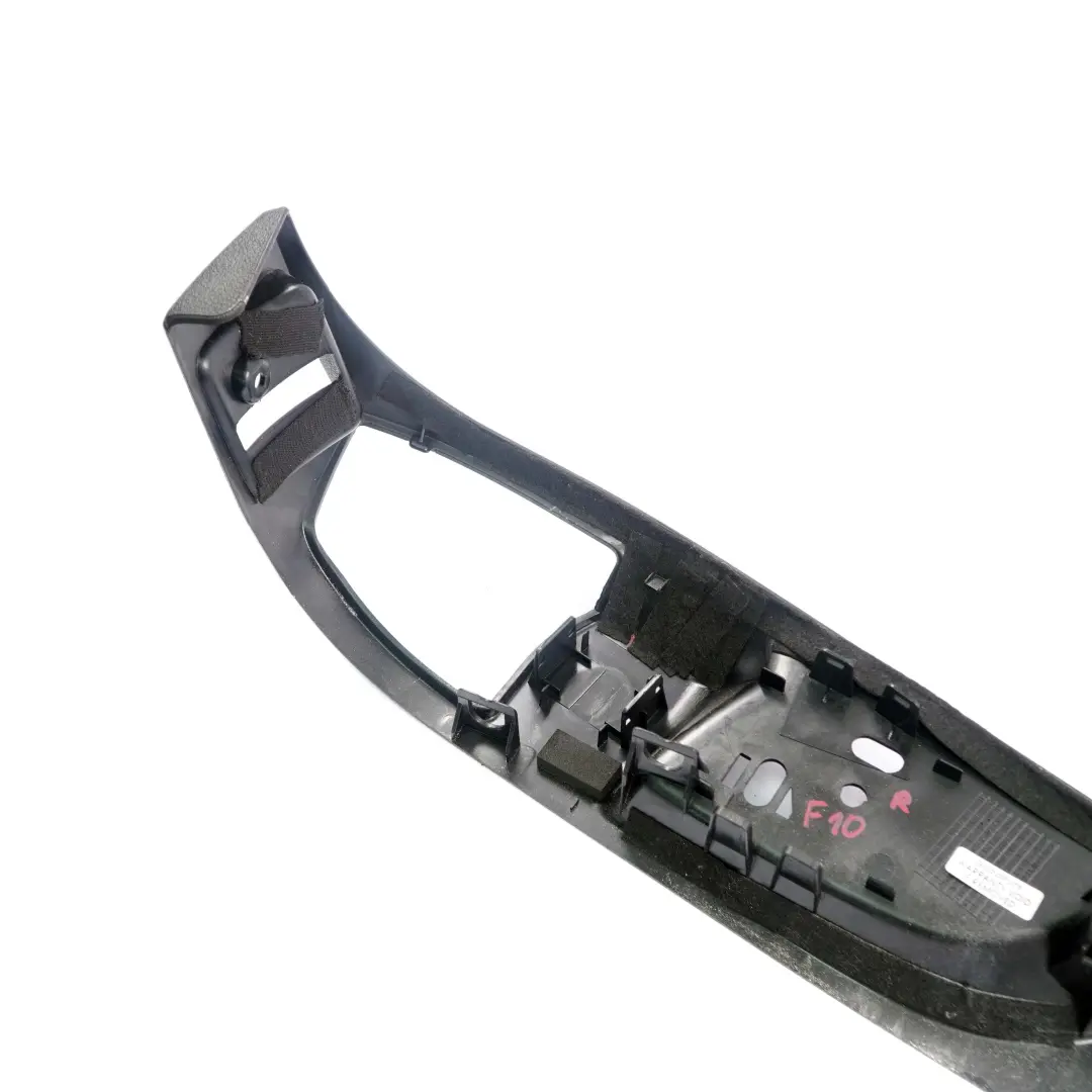 Garniture exterieure droite noire pour BMW F07 F10 F11 à propos du numéro de pièce 7236860 BMW F07 F10 F11 Garniture exterieure droite noire - SKU 7236860 - Numéro de pièce 7236860