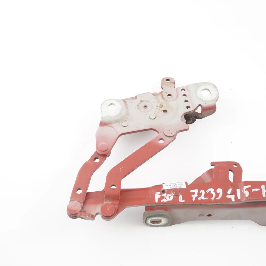 Cerniera cofano anteriore sinistra Karmesinrot - A61 per BMW F20 F30 F32 F80 con numero di parte 7286343 BMW F20 F30 F32 F80 Cerniera cofano anteriore sinistra Karmesinrot - A61 - SKU 7239415-KAR - Numero di parte 7286343