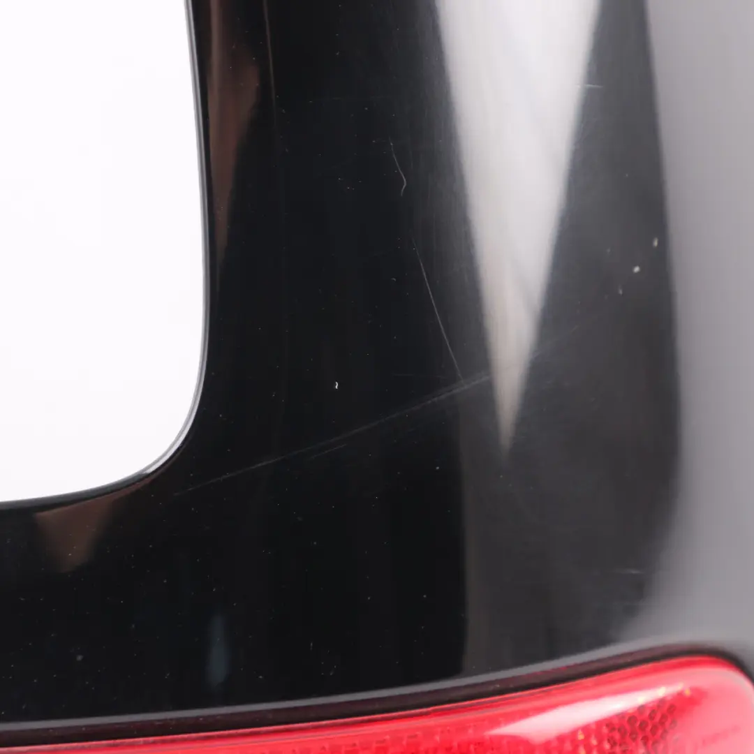 Codino Fanale Posteriore Destro Coperchio Riflettore Nero per Mini Clubman R55 LCI con numero di parte 7240232 Mini Clubman R55 LCI Codino Fanale Posteriore Destro Coperchio Riflettore Nero - SKU 7240232 - Numero di parte 7240232