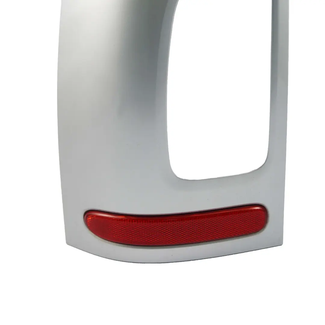 Tail Trim Luz Trasera Izquierda Reflector Cubierta Plata para Mini Cooper Clubman R55 con número de pieza 7240233 Mini Cooper Clubman R55 Tail Trim Luz Trasera Izquierda Reflector Cubierta Plata - SKU 7240233 - Número de pieza 7240233