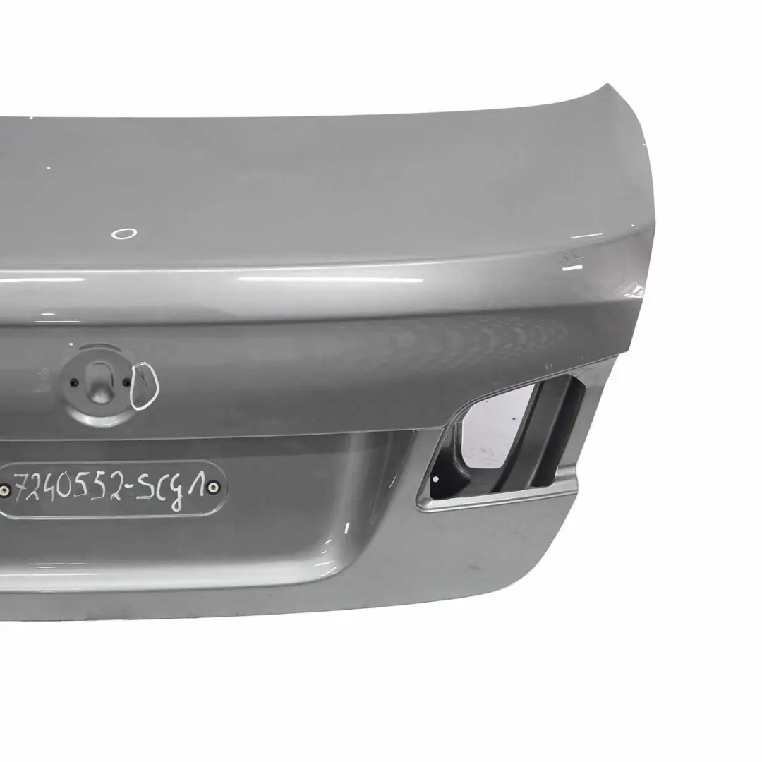 Klapa Bagażnika Spacegrau Metallic - A52 do BMW F10 o numerze 7240552 BMW F10 Klapa Bagażnika Spacegrau Metallic - A52 - SKU 7240552-SCG1 - Numer Części 7240552
