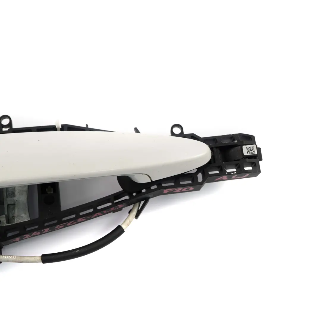 Asidero Trasero Izquierdo Completo Alpinweiss Blanco 300 para BMW F20 LCI con número de pieza 7242566 BMW F20 LCI Asidero Trasero Izquierdo Completo Alpinweiss Blanco 300 - SKU 7242566-AW3 - Número de pieza 7242566