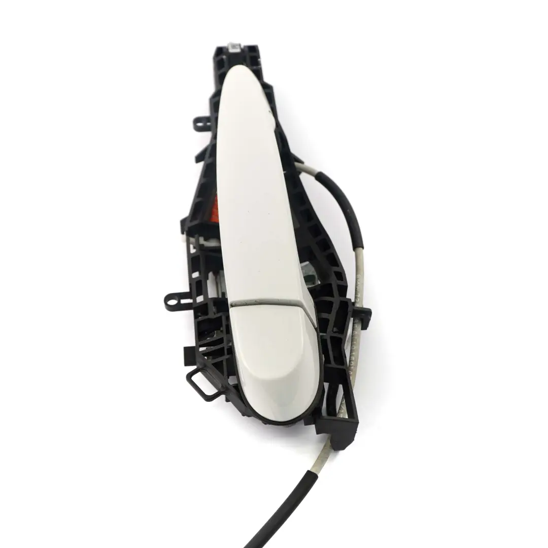 Completer Poignee Arriere Gauche Blanc des Alpes III 300 pour BMW 1 3 F20 LCI à propos du numéro de pièce 7242566 BMW 1 3 F20 LCI Completer Poignee Arriere Gauche Blanc des Alpes III 300 - SKU 7242566-AW3 - Numéro de pièce 7242566