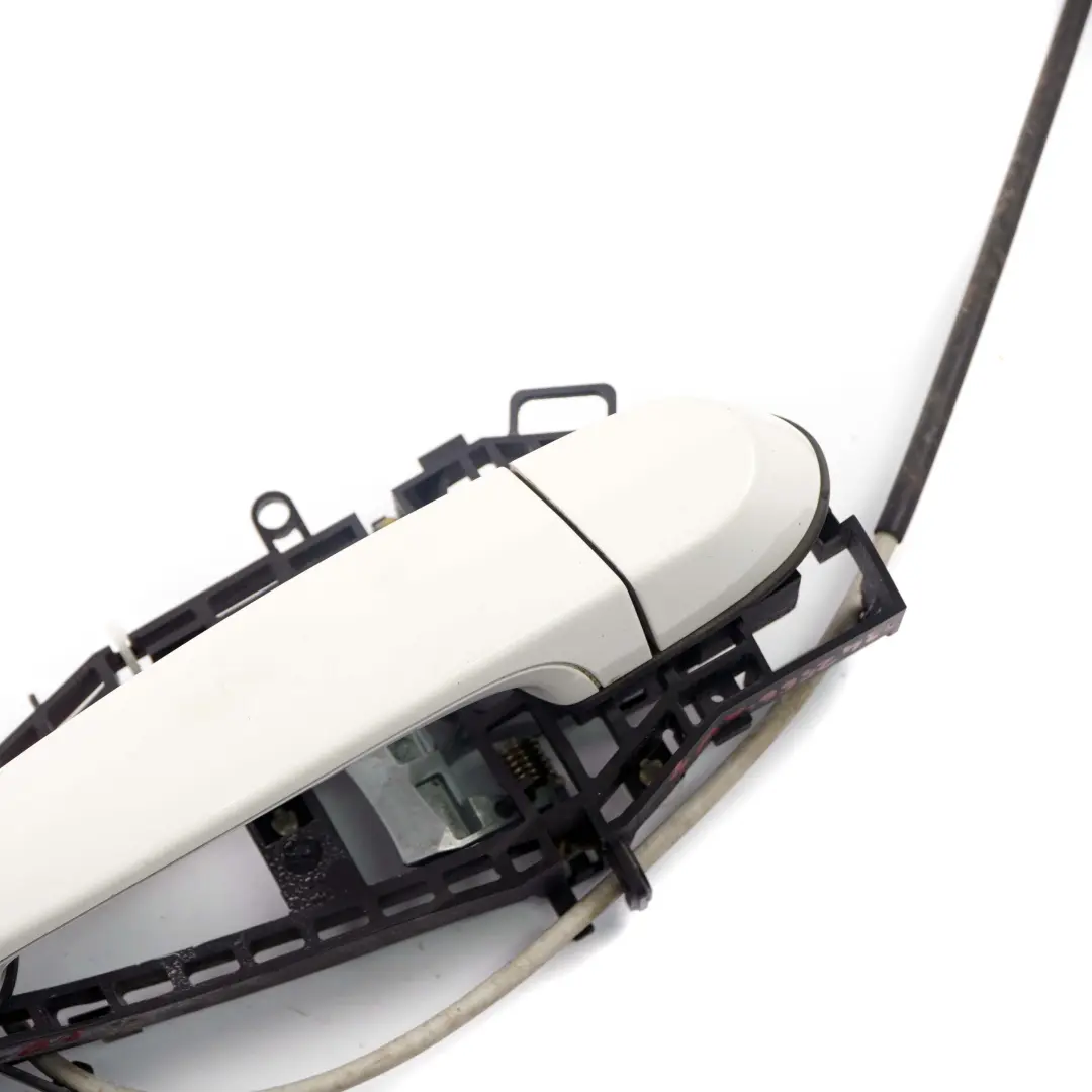 Asidero trasero derecho Alpinweiss Alpine White 300 para BMW F20 LCI con número de pieza 7242566 BMW F20 LCI Asidero trasero derecho Alpinweiss Alpine White 300 - SKU 7242566-AW4 - Número de pieza 7242566