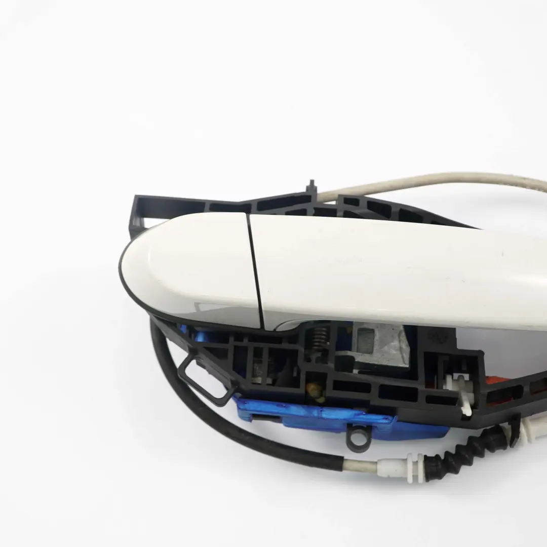 Manija Puerta Trasera Derecha Alpinweiss Alpine 300 para BMW F20 LCI con número de pieza 7242566 BMW F20 LCI Manija Puerta Trasera Derecha Alpinweiss Alpine 300 - SKU 7242566-AW5 - Número de pieza 7242566