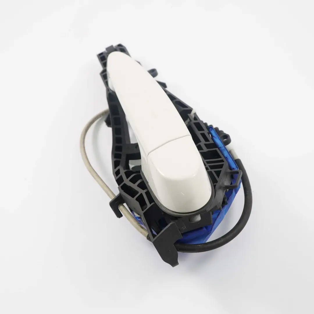 Manija Puerta Trasera Derecha Alpinweiss Alpine 300 para BMW F20 LCI con número de pieza 7242566 BMW F20 LCI Manija Puerta Trasera Derecha Alpinweiss Alpine 300 - SKU 7242566-AW5 - Número de pieza 7242566