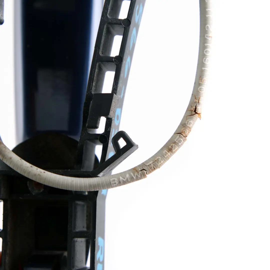 Haltegriff Hinten Links N/S Tiefseeblau Deep Sea Blue A76 für BMW F20 LCI mit Teilenummer 7242566 BMW F20 LCI Haltegriff Hinten Links N/S Tiefseeblau Deep Sea Blue A76 - SKU 7242566-DSB1 - Teilenummer 7242566