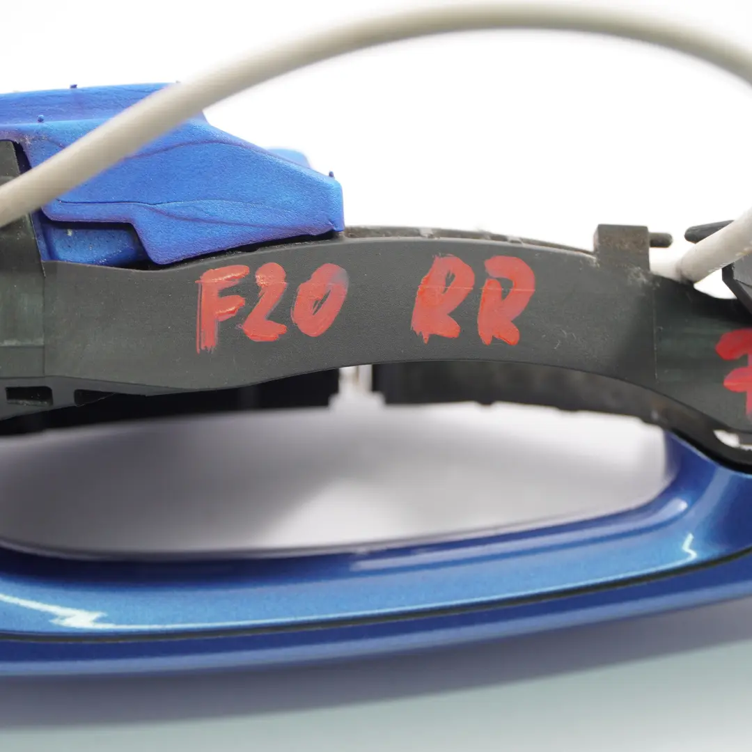 Kompletter Haltegriff Hinten Links Estorilblau - B45 für BMW F20 mit Teilenummer 7242566 BMW F20 Kompletter Haltegriff Hinten Links Estorilblau - B45 - SKU 7242566-EB1 - Teilenummer 7242566
