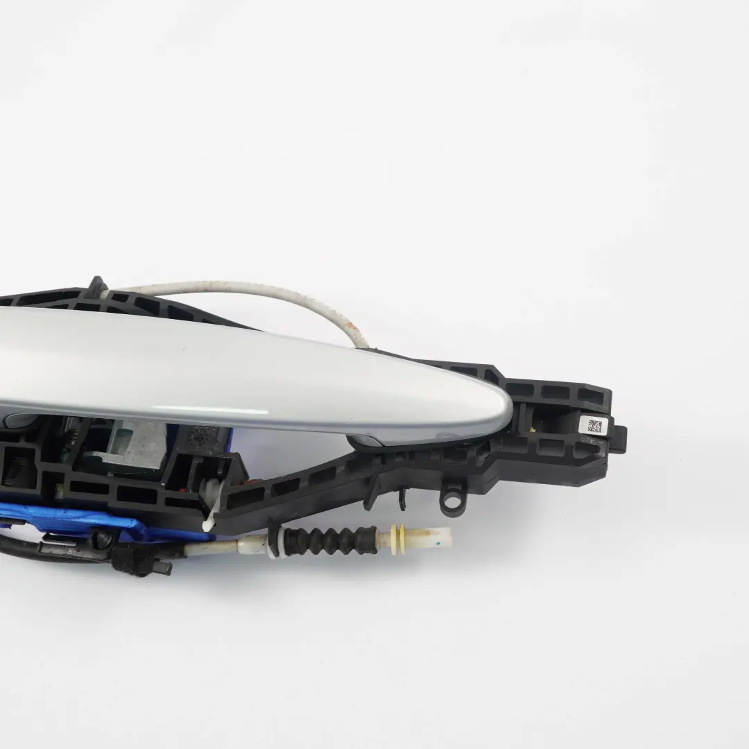 Maniglia posteriore sinistra N/S Glacier Silver Metallic A83 per BMW Serie 1 F20 LCI con numero di parte 7242566 BMW Serie 1 F20 LCI Maniglia posteriore sinistra N/S Glacier Silver Metallic A83 - SKU 7242566-GSB1 - Numero di parte 7242566