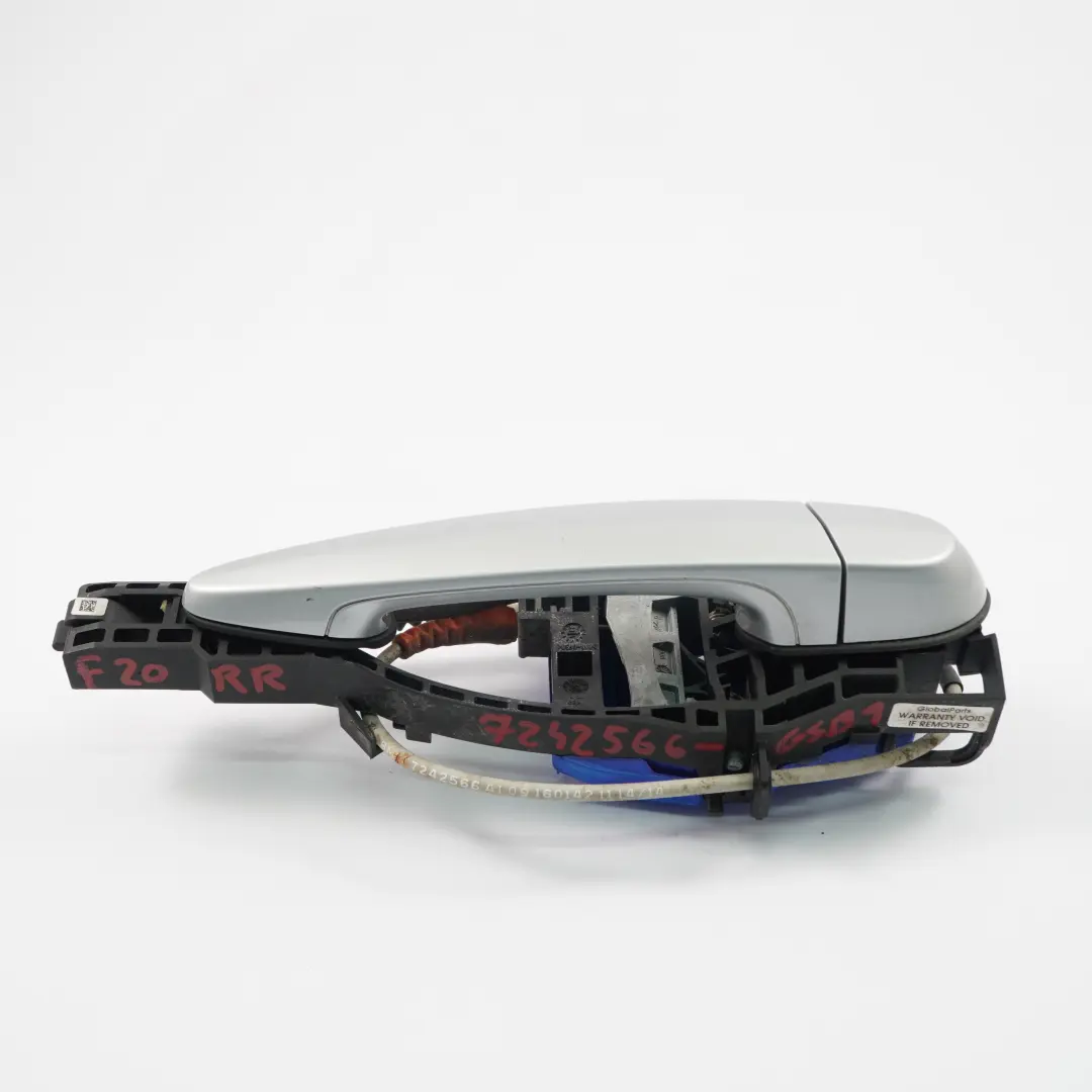 Asidero Trasero Izquierdo Plata Glaciar Metalizado A83 para BMW F20 LCI con número de pieza 7242566 BMW F20 LCI Asidero Trasero Izquierdo Plata Glaciar Metalizado A83 - SKU 7242566-GSB1 - Número de pieza 7242566