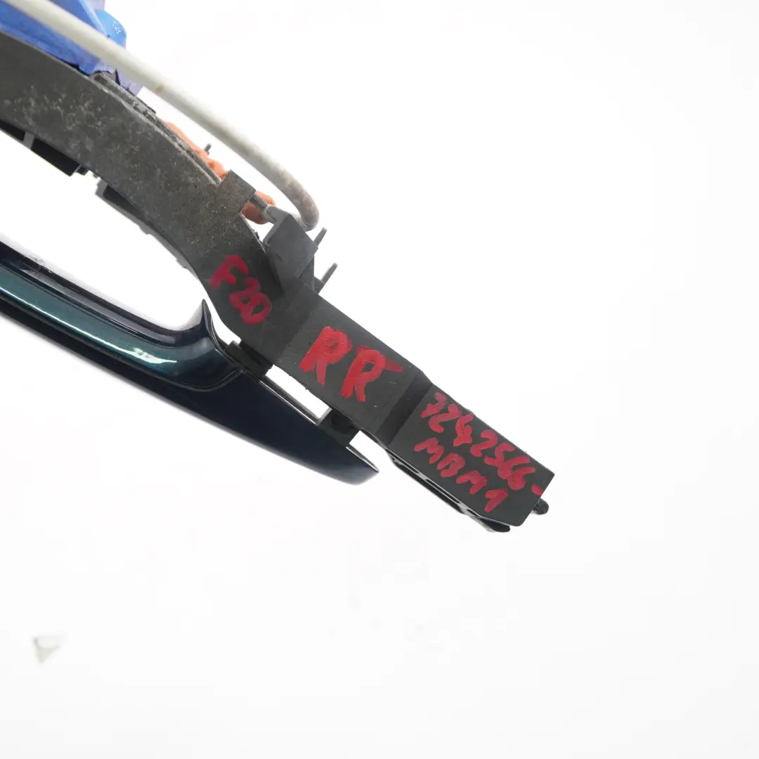 Asidero Trasero Derecho Azul Medianoche Metalizado B38 para BMW F20 LCI con número de pieza 7242566 BMW F20 LCI Asidero Trasero Derecho Azul Medianoche Metalizado B38 - SKU 7242566-MBM1 - Número de pieza 7242566