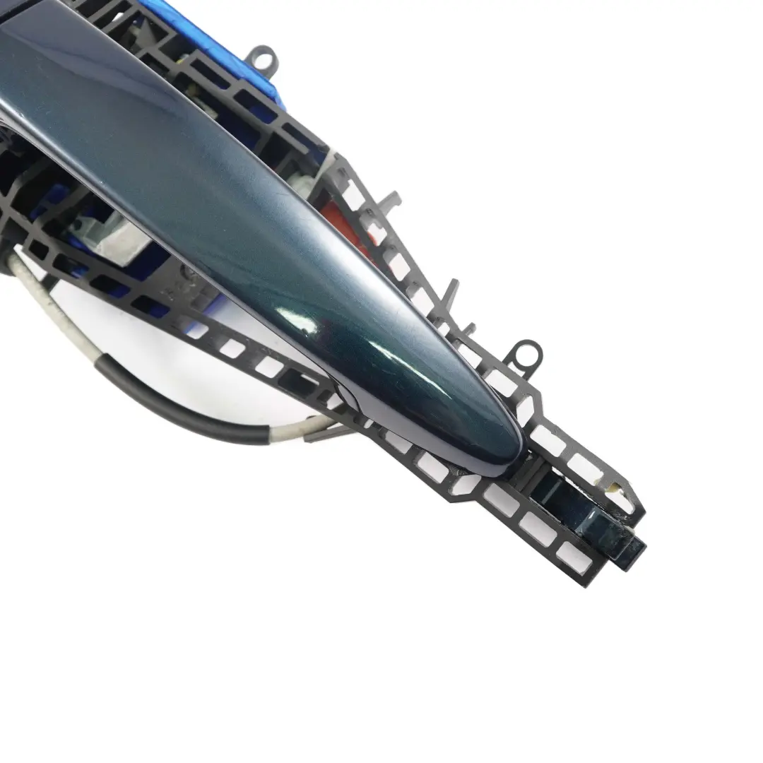 Asidero Trasero Izquierdo Azul Medianoche Metalizado B38 para BMW F20 LCI con número de pieza 7242566 BMW F20 LCI Asidero Trasero Izquierdo Azul Medianoche Metalizado B38 - SKU 7242566-MBM - Número de pieza 7242566