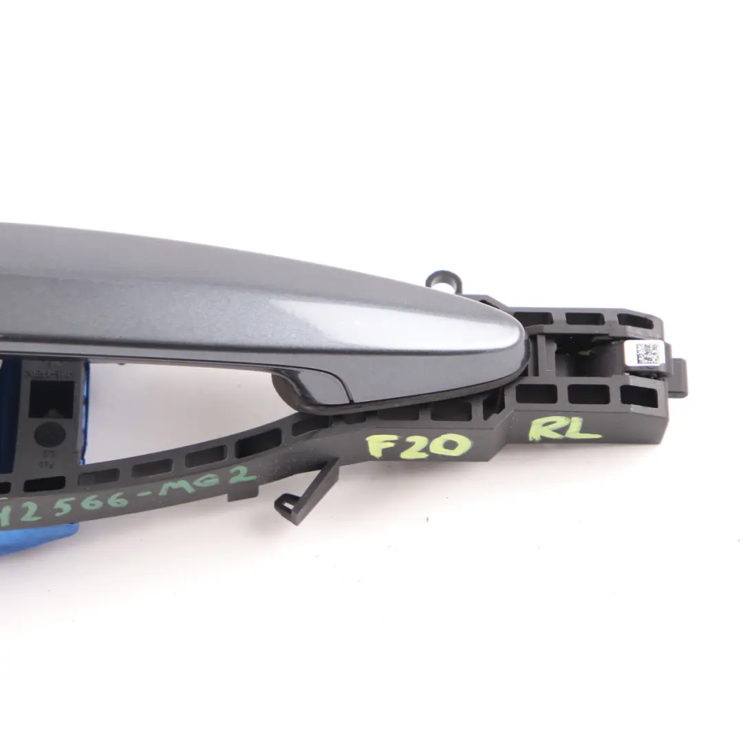 Asidero Puerta Trasero Izquierdo Mineralgrau Mineral Grey B39 para BMW F20 LCI con número de pieza 7242566 BMW F20 LCI Asidero Puerta Trasero Izquierdo Mineralgrau Mineral Grey B39 - SKU 7242566-MG2 - Número de pieza 7242566