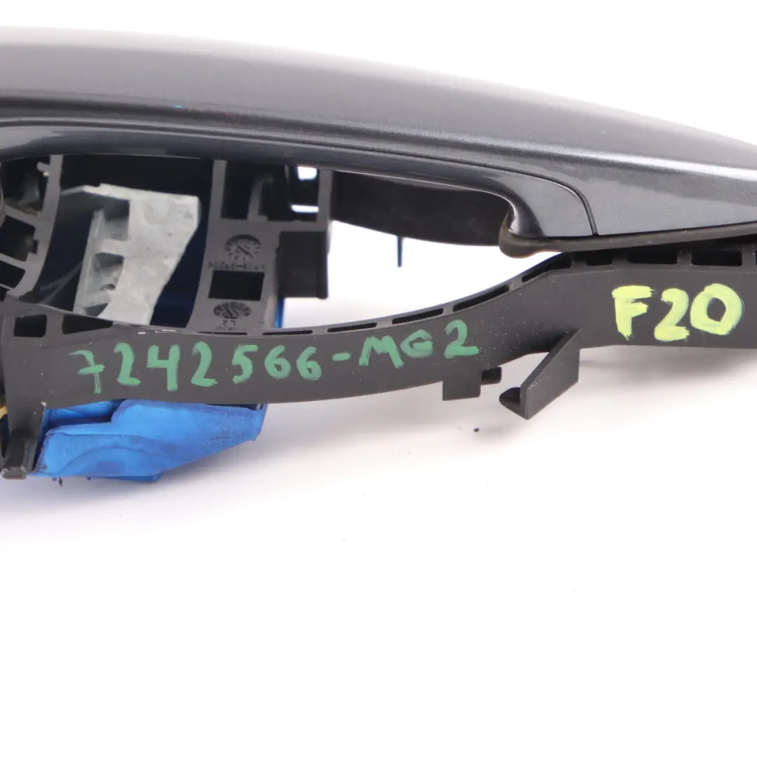 Asidero Puerta Trasero Izquierdo Mineralgrau Mineral Grey B39 para BMW F20 LCI con número de pieza 7242566 BMW F20 LCI Asidero Puerta Trasero Izquierdo Mineralgrau Mineral Grey B39 - SKU 7242566-MG2 - Número de pieza 7242566