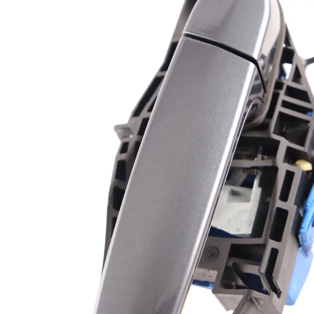 Asidero Puerta Trasero Izquierdo Mineralgrau Mineral Grey B39 para BMW F20 LCI con número de pieza 7242566 BMW F20 LCI Asidero Puerta Trasero Izquierdo Mineralgrau Mineral Grey B39 - SKU 7242566-MG2 - Número de pieza 7242566