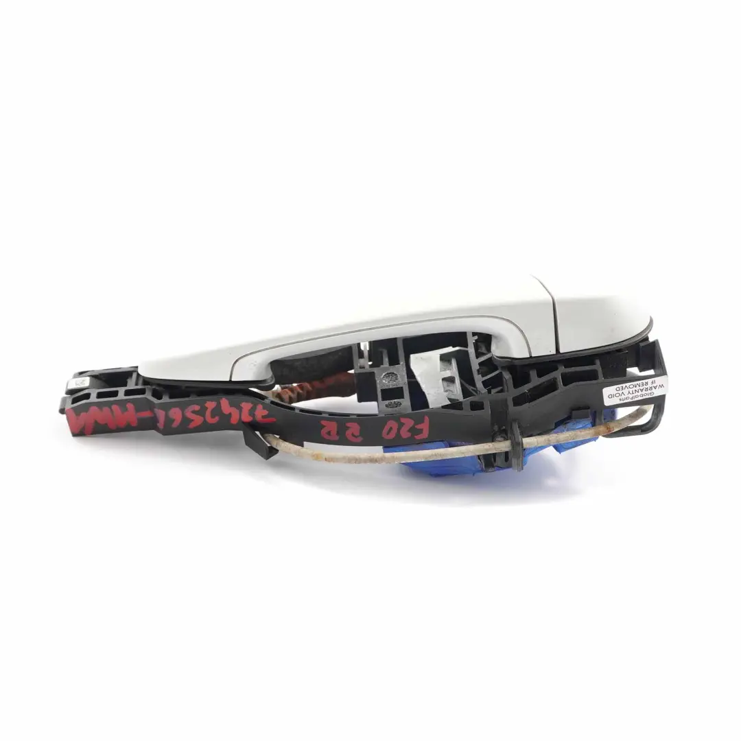 Asidero Trasero Derecho Completo Mineralweiss Blanco Mineral A96 para BMW F20 con número de pieza 7242566 BMW F20 Asidero Trasero Derecho Completo Mineralweiss Blanco Mineral A96 - SKU 7242566-MW1 - Número de pieza 7242566