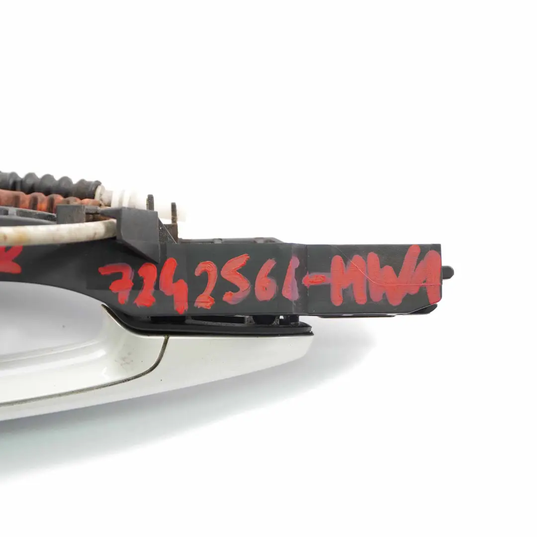 Maniglia Sostegno Posteriore Destra Completa Mineral White A96 per BMW F20 con numero di parte 7242566 BMW F20 Maniglia Sostegno Posteriore Destra Completa Mineral White A96 - SKU 7242566-MW1 - Numero di parte 7242566