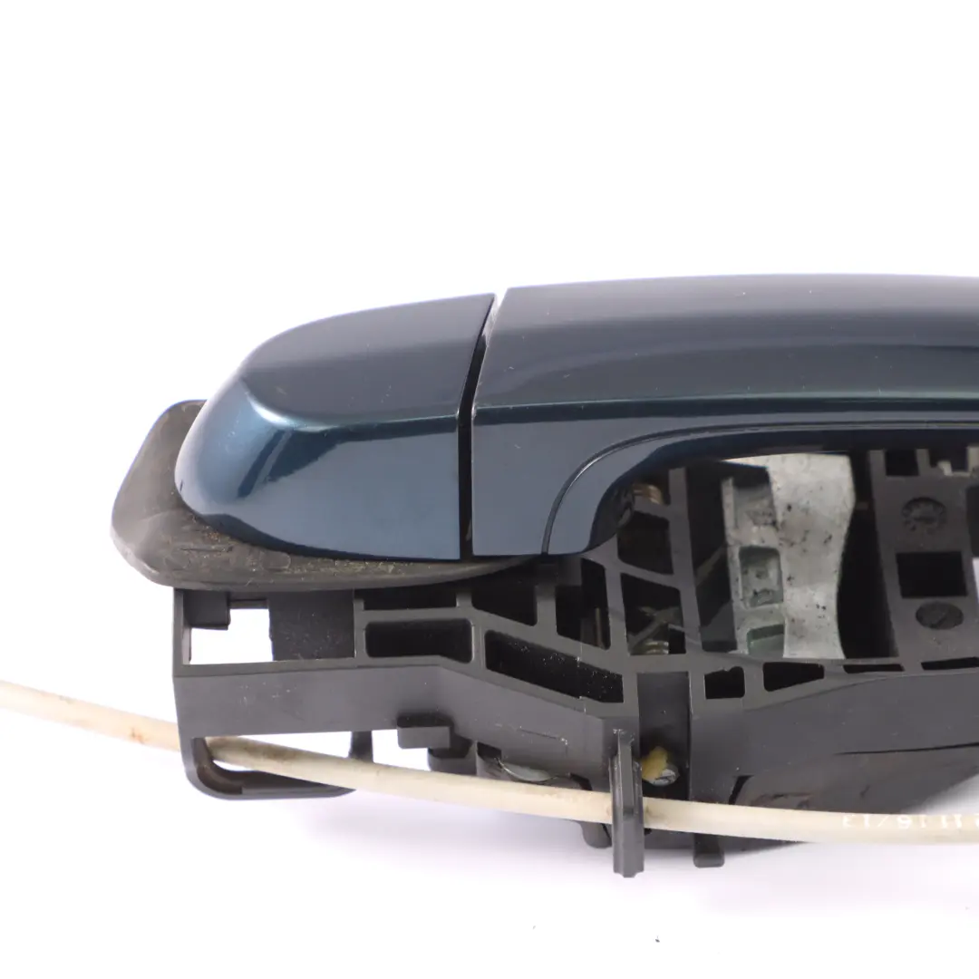 Asidero Puerta Trasera Izquierda Exterior Midnight Blue Metallic B38 para BMW F30 F31 con número de pieza 7242567 BMW F30 F31 Asidero Puerta Trasera Izquierda Exterior Midnight Blue Metallic B38 - SKU 7242567-MBM - Número de pieza 7242567