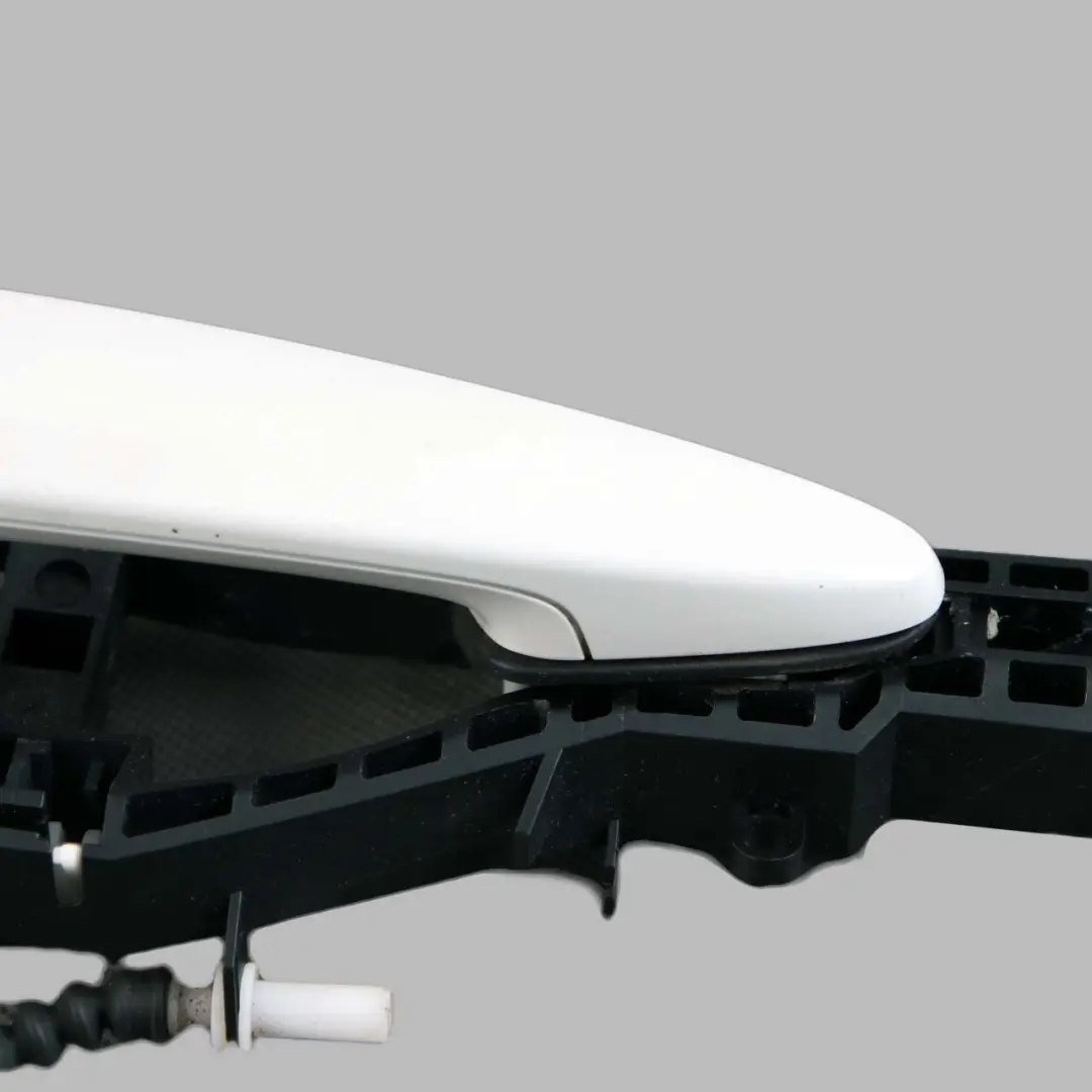 Front Right Outside Door Grab Handle O/S Alpinweiss Alpine White to BMW F30 F31 2 with Part number 7242568 BMW F30 F31 2 Front Right Outside Door Grab Handle O/S Alpinweiss Alpine White - SKU 7242568-AW2 - Part number 7242568