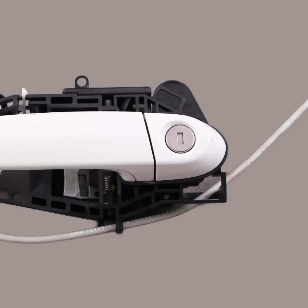 Door Grab Handle BMW F30 F31 3 Front Right Outside O/S Alpinweiss Alpine White to with Part number 7242568 Door Grab Handle BMW F30 F31 3 Front Right Outside O/S Alpinweiss Alpine White - SKU 7242568-AW3 - Part number 7242568