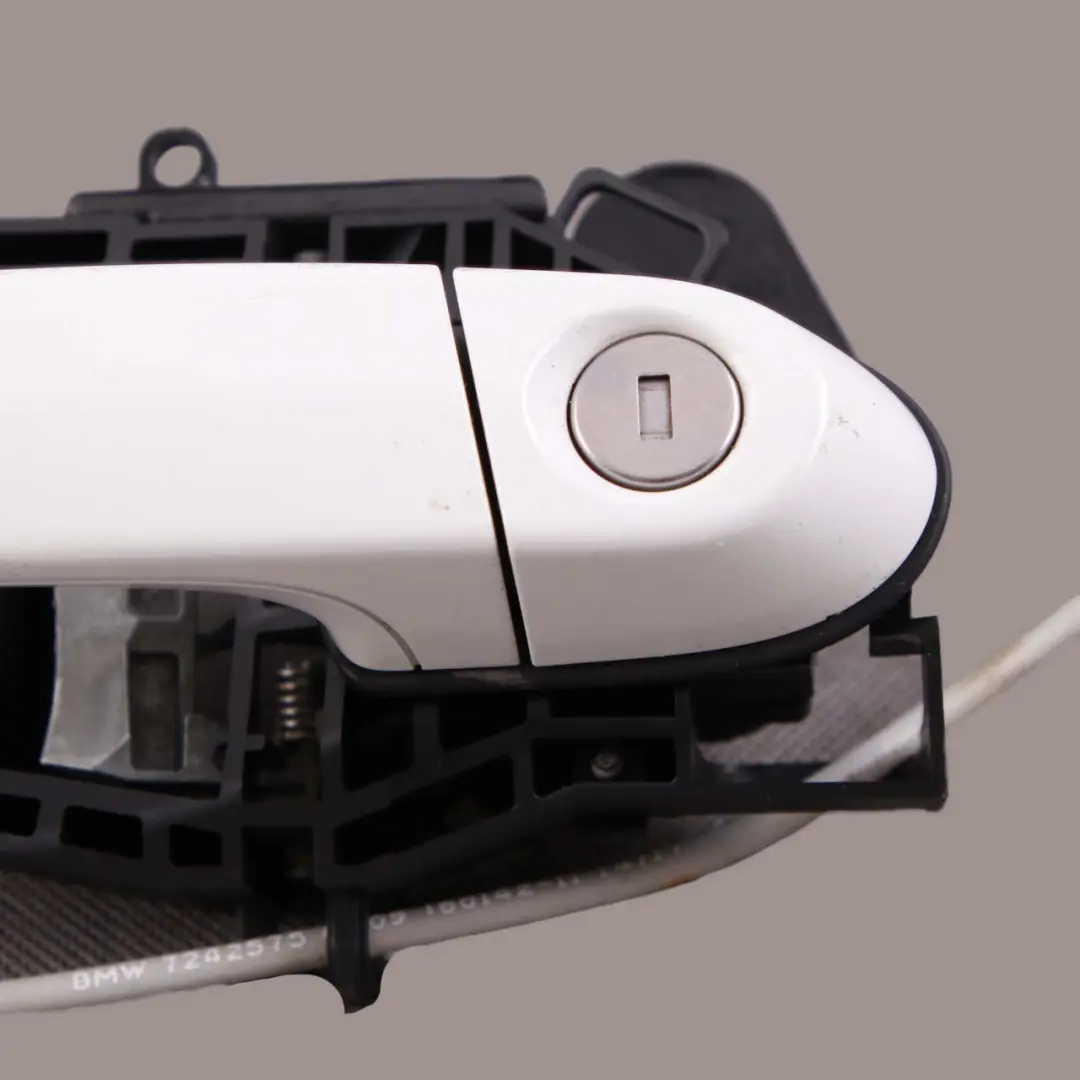 Door Grab Handle BMW F30 F31 3 Front Right Outside O/S Alpinweiss Alpine White to with Part number 7242568 Door Grab Handle BMW F30 F31 3 Front Right Outside O/S Alpinweiss Alpine White - SKU 7242568-AW3 - Part number 7242568