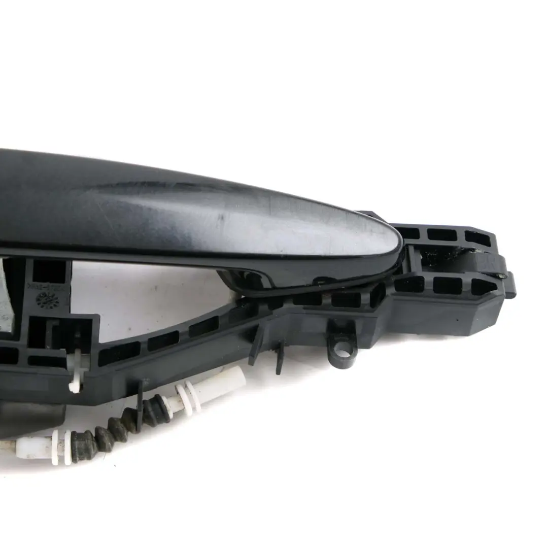 Maniglia Porta Posteriore Destra O/S Nero Zaffiro Metallizzato 475 per BMW F30 F31 con numero di parte 7242568 BMW F30 F31 Maniglia Porta Posteriore Destra O/S Nero Zaffiro Metallizzato 475 - SKU 7242568-BS2 - Numero di parte 7242568