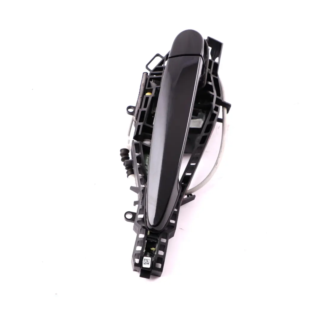 Maniglia Posteriore Destra Black Sapphire Metallico 475 Nero per BMW F30 F31 con numero di parte 7242568 BMW F30 F31 Maniglia Posteriore Destra Black Sapphire Metallico 475 Nero - SKU 7242568-BS - Numero di parte 7242568