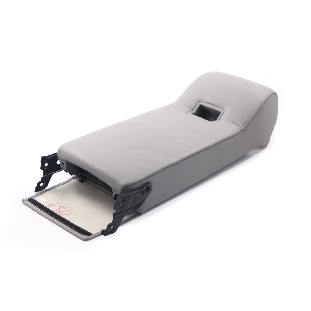 Respaldo Asiento Trasero Centro Apoyabrazos Estante Cuero Gris para BMW E60 con número de pieza 7245847 BMW E60 Respaldo Asiento Trasero Centro Apoyabrazos Estante Cuero Gris - SKU 7245847 - Número de pieza 7245847