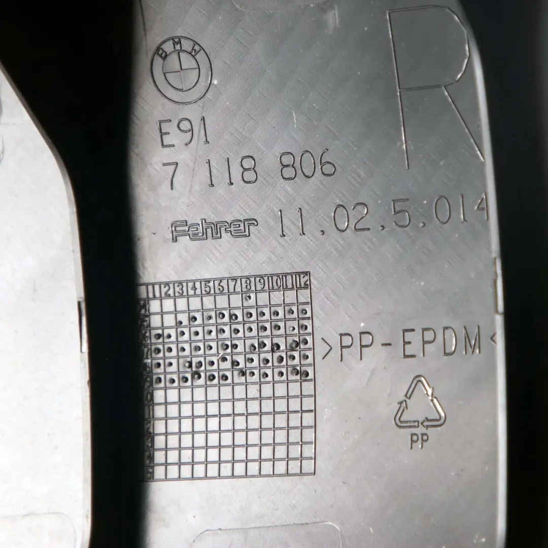 Boczek Oparcie Kanapy Prawy Tył Tylnej Beżowa Skóra do BMW E91 LCI o numerze 7246582 BMW E91 LCI Boczek Oparcie Kanapy Prawy Tył Tylnej Beżowa Skóra - SKU 7246582 - Numer Części 7246582