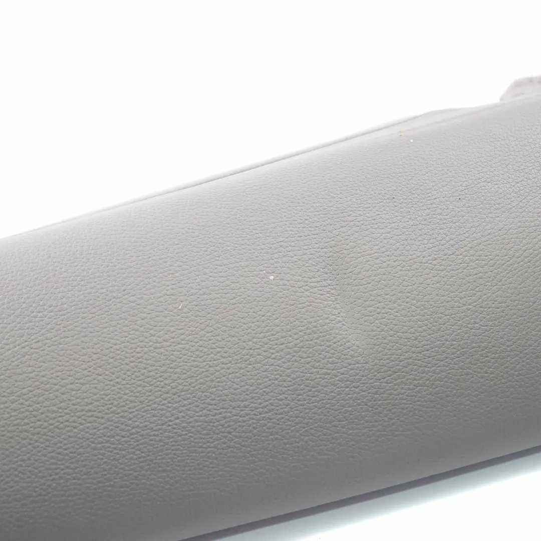 Panel Lateral Asiento Trasero Derecho Acabado Tapa Cuero Gris para BMW E93 con número de pieza 7246663 BMW E93 Panel Lateral Asiento Trasero Derecho Acabado Tapa Cuero Gris - SKU 7246664 - Número de pieza 7246663