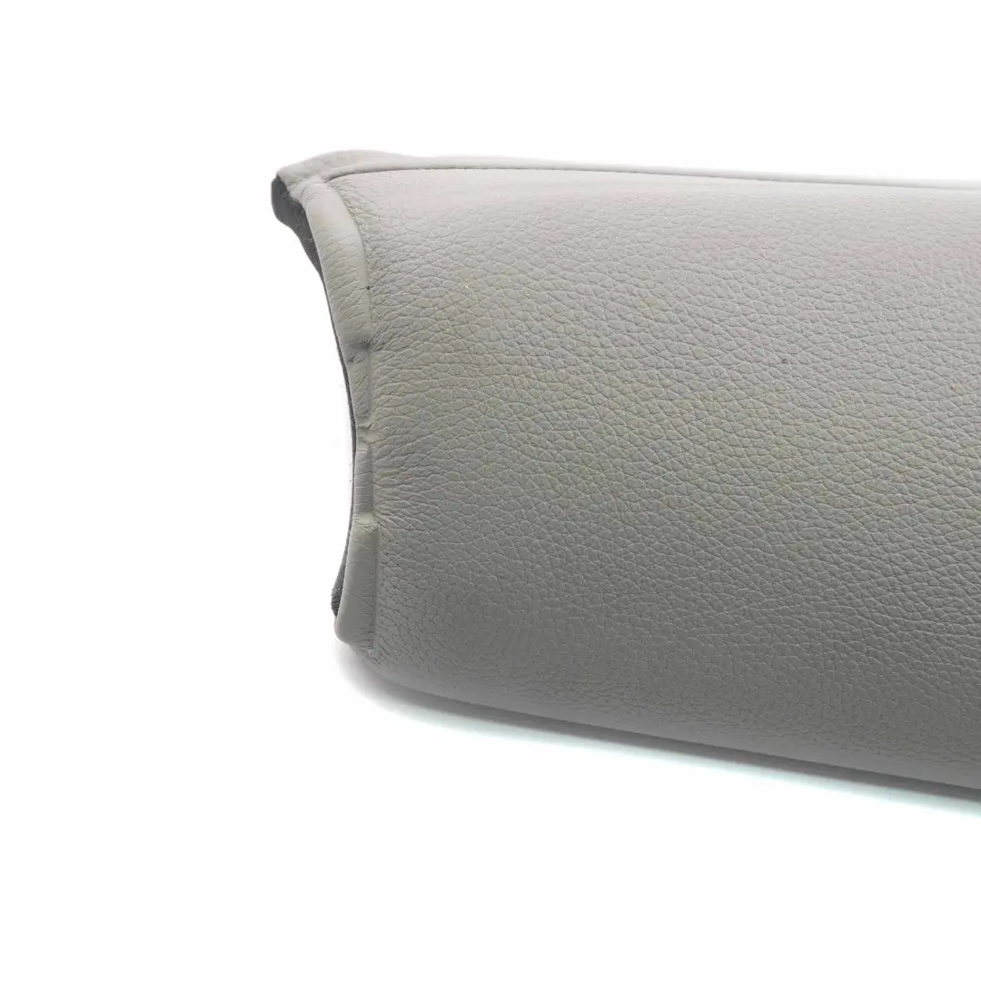 Pannello laterale sedile posteriore destro Pelle Grigio per BMW E93 con numero di parte 7246663 BMW E93 Pannello laterale sedile posteriore destro Pelle Grigio - SKU 7246664 - Numero di parte 7246663