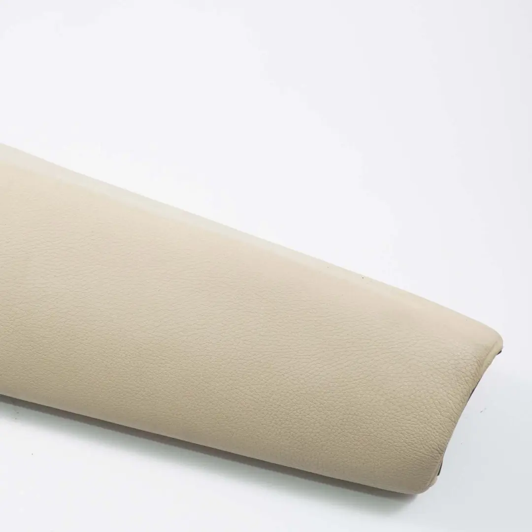 Finitura Laterale Sedile Posteriore Sinistro Pannello Pelle Crema Beige per BMW E93 con numero di parte 7246665 BMW E93 Finitura Laterale Sedile Posteriore Sinistro Pannello Pelle Crema Beige - SKU 7246665 - Numero di parte 7246665