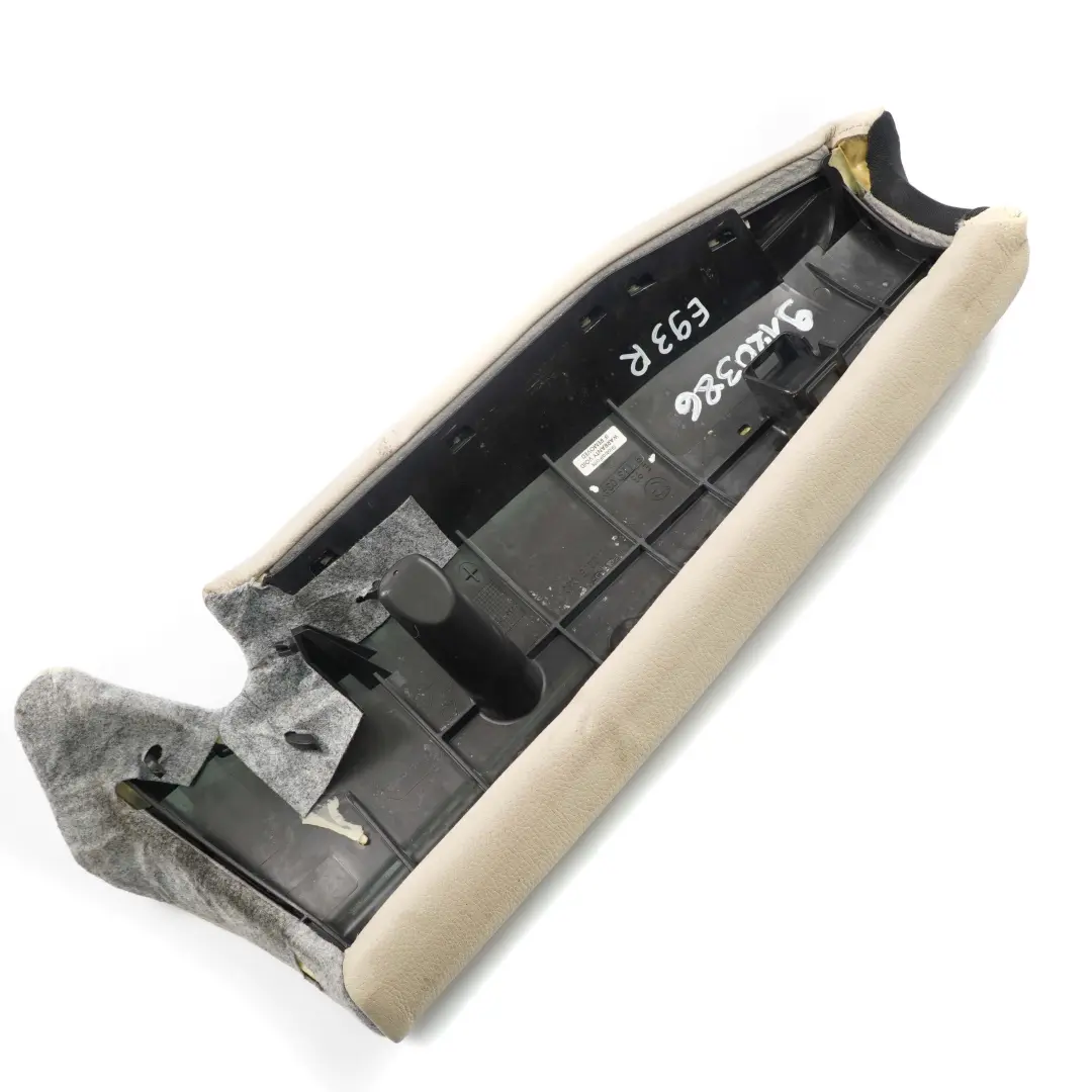 Finitura Laterale Sedile Posteriore Destro In Pelle Pannello Crema Beige per BMW E93 con numero di parte 7246666 BMW E93 Finitura Laterale Sedile Posteriore Destro In Pelle Pannello Crema Beige - SKU 7246666 - Numero di parte 7246666