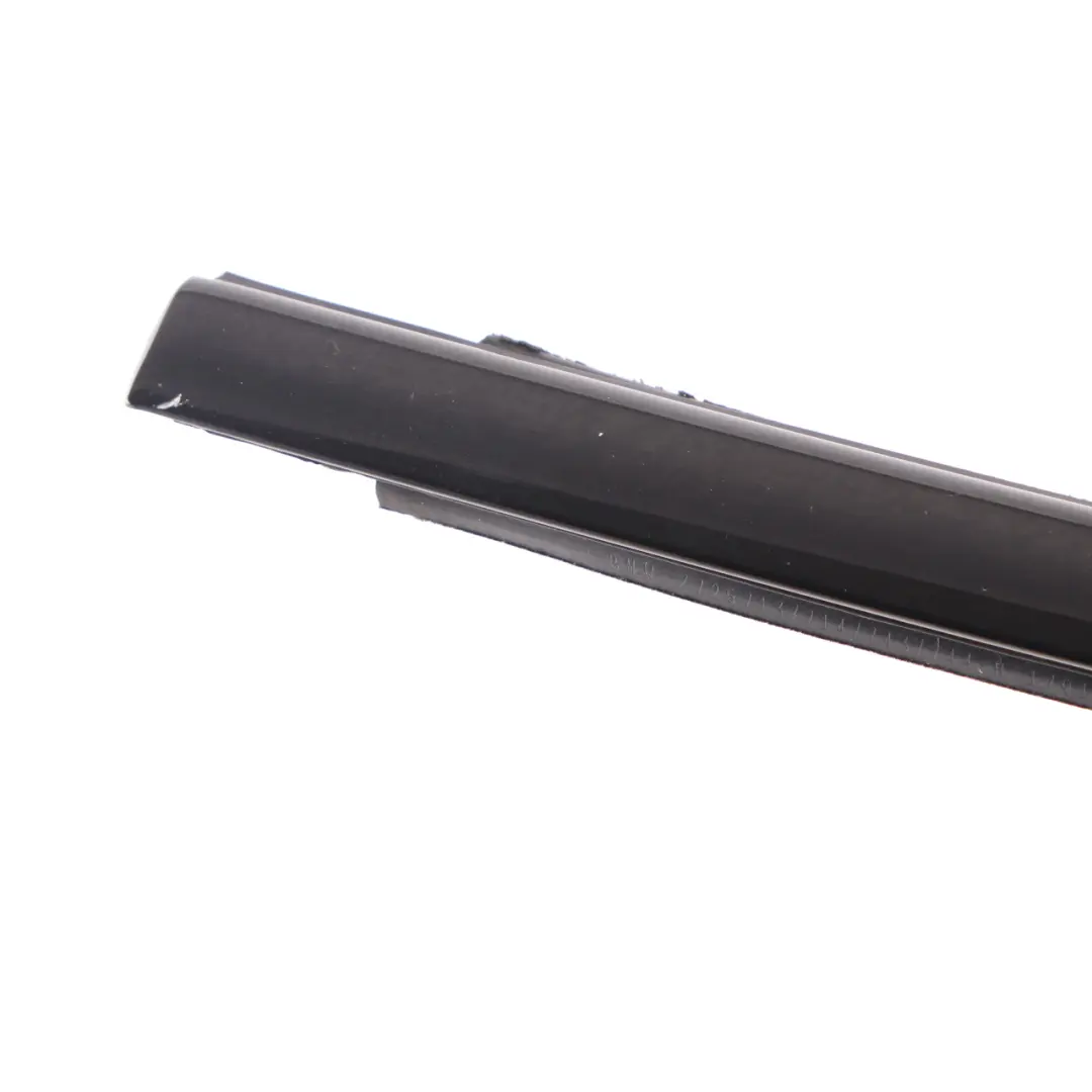 Bande d'habillage fenêtre Porte arrière droite Moulage Brillant pour BMW F25 à propos du numéro de pièce 7247798 BMW F25 Bande d'habillage fenêtre Porte arrière droite Moulage Brillant - SKU 7247798 - Numéro de pièce 7247798