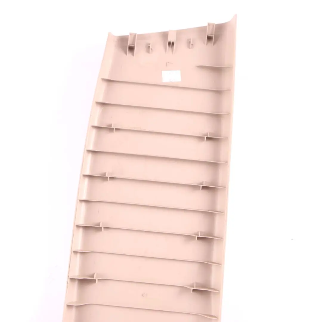 Pilar B BMW F20 Tapa Columna Inferior Tapizado Interior Izquierda Oyster 7221027 para con número de pieza 7250203 Pilar B BMW F20 Tapa Columna Inferior Tapizado Interior Izquierda Oyster 7221027 - SKU 7250203 - Número de pieza 7250203