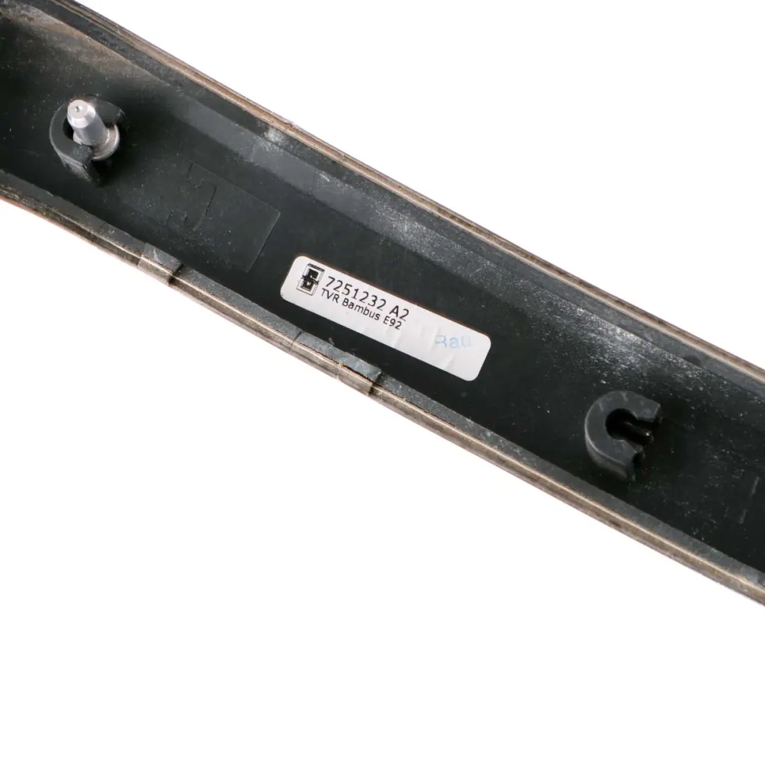 Striscia Rivestimento Porta Anteriore Destra Legno Antracite per BMW 3 E92 E93 LCI con numero di parte 7251232 BMW 3 E92 E93 LCI Striscia Rivestimento Porta Anteriore Destra Legno Antracite - SKU 7251232 - Numero di parte 7251232