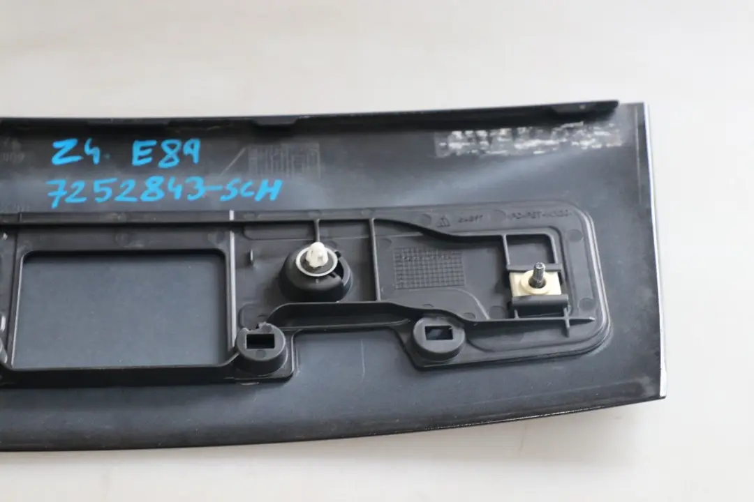 Reihe E89 Cabrio Roadster Abdeckung Dritte Bremsleuchte Schwarz 2 für BMW Z4 mit Teilenummer 7252843 BMW Z4 Reihe E89 Cabrio Roadster Abdeckung Dritte Bremsleuchte Schwarz 2 - SKU 7252843-SCH - Teilenummer 7252843