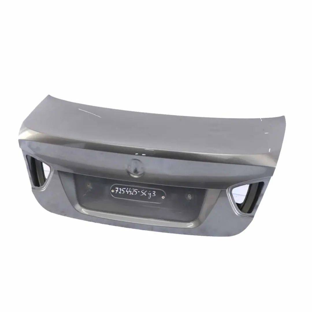 Klapa Bagażnika Spacegrau Grey - A52 do BMW E90 LCI o numerze 7254425 BMW E90 LCI Klapa Bagażnika Spacegrau Grey - A52 - SKU 7254425-SCG3 - Numer Części 7254425