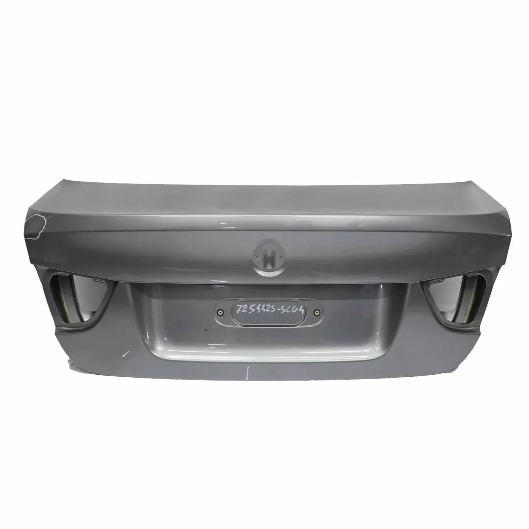Klapa Tylna Bagażnika Spacegrau - A52 do BMW E90 LCI o numerze 7254425 BMW E90 LCI Klapa Tylna Bagażnika Spacegrau - A52 - SKU 7254425-SCG4 - Numer Części 7254425