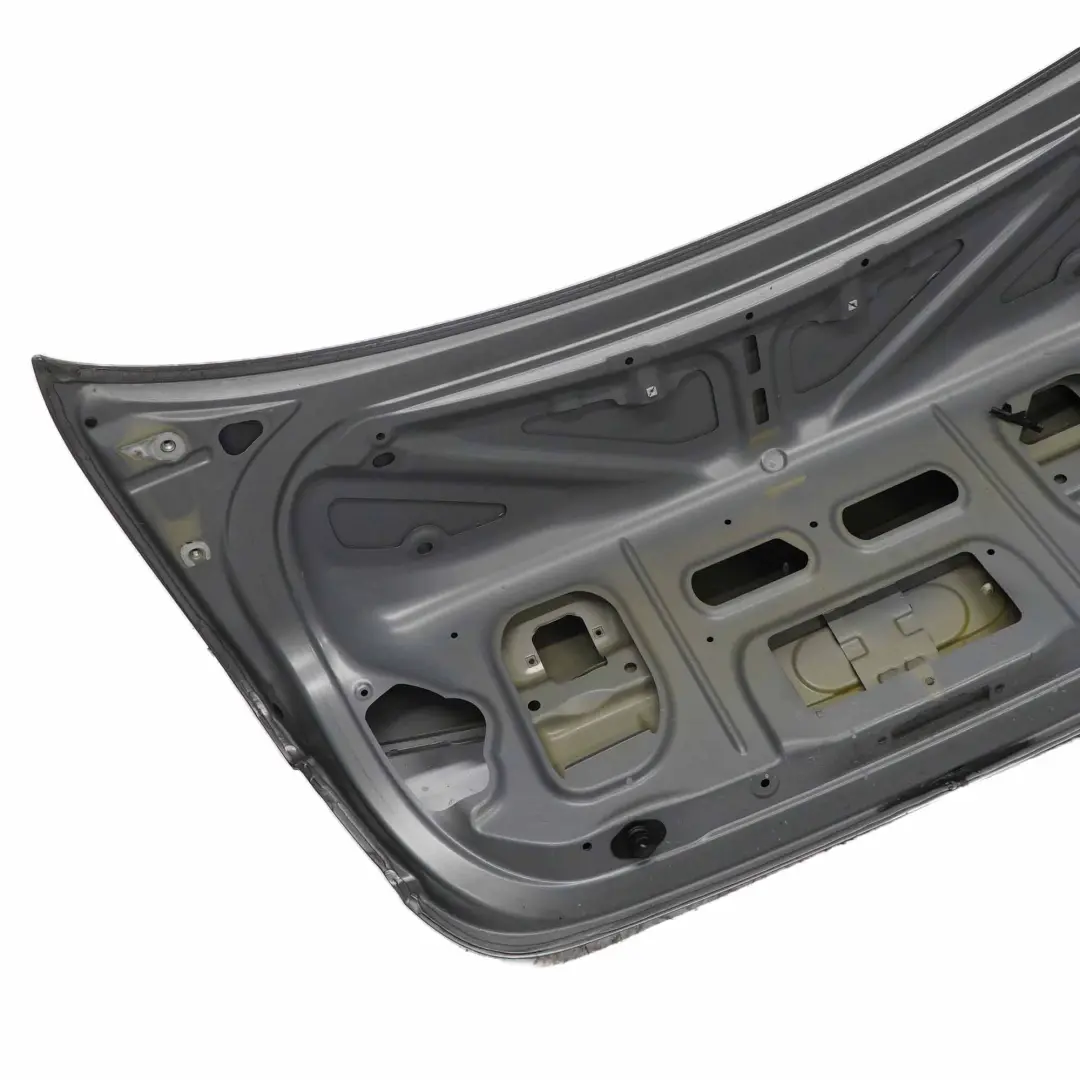 Klapa Bagażnika Tył Spacegrau - A52 do BMW E90 LCI o numerze 7254425 BMW E90 LCI Klapa Bagażnika Tył Spacegrau - A52 - SKU 7254425-SCG - Numer Części 7254425