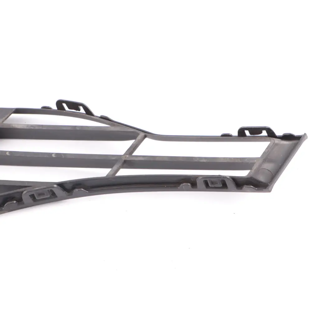 Kratka Światła Przeciwmgielnego Prawa Zderzaka Przód do BMW F30 F31 o numerze 7255370 BMW F30 F31 Kratka Światła Przeciwmgielnego Prawa Zderzaka Przód - SKU 7255370 - Numer Części 7255370