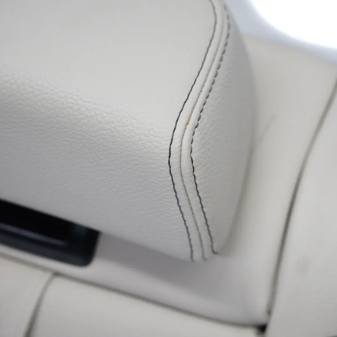 Dossier de siège arrière Accoudoir gauche Cuir Nevada Oyster pour BMW X3 F25 à propos du numéro de pièce 7256763 BMW X3 F25 Dossier de siège arrière Accoudoir gauche Cuir Nevada Oyster - SKU 7256763-1 - Numéro de pièce 7256763